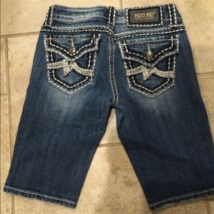 MISS ME BERMUDA SHORT SIZE 26